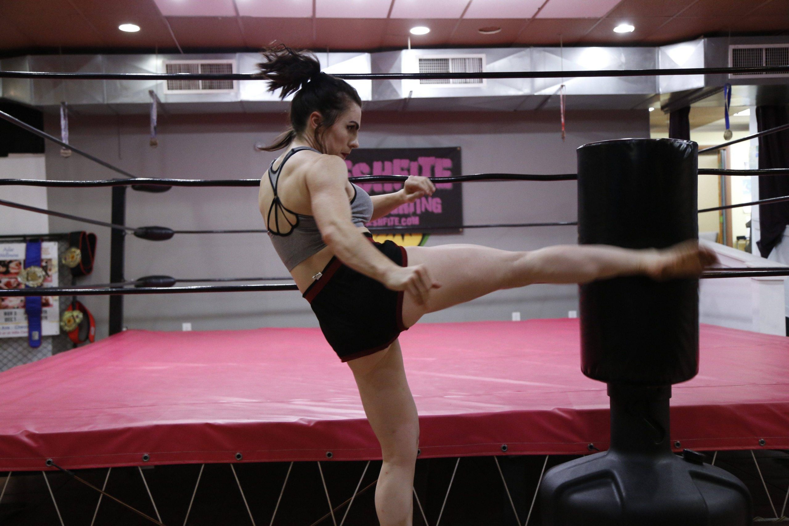FFV350 Tia Elizabeth 20 Minute Workout & Flexing - Image 17